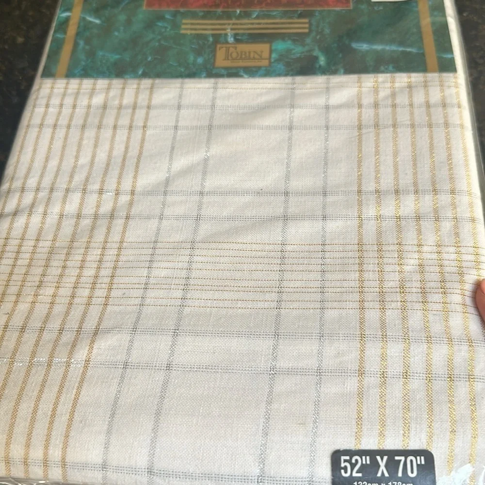 ❤️ 🆕 TOBIN HOME FASHIONS ICICLE TABLECLOTH  gold and silver threading 52” x 70”